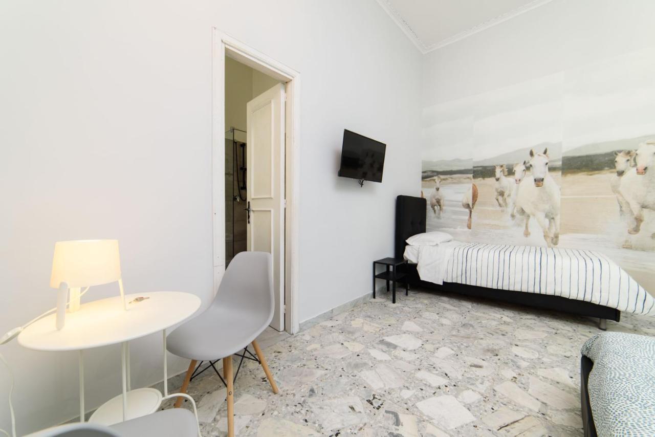 Sofia Rooms Наполи Екстериор снимка